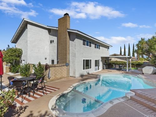 6718 Rycroft Dr, Riverside CA  92506-5315 exterior