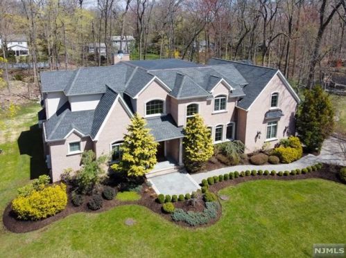 17 Cottontail Trl, Upper Saddle River, NJ 07458-1514