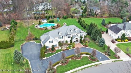18 Winchester Ln, Holmdel Village, NJ 07733-1868