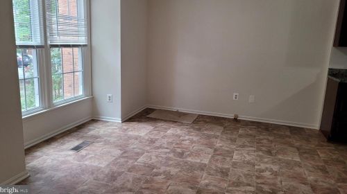 7915 Birchtree Ct, Springfield VA  22152-3418 exterior