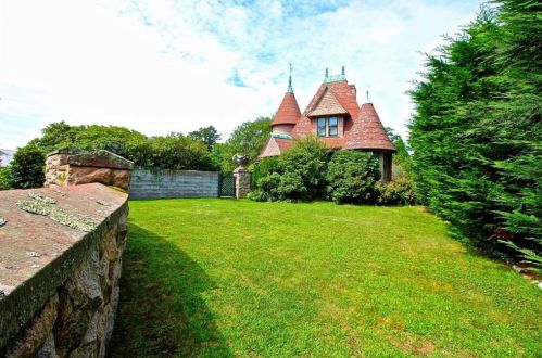 700 Bellevue Ave, Middletown, RI 02840-4284