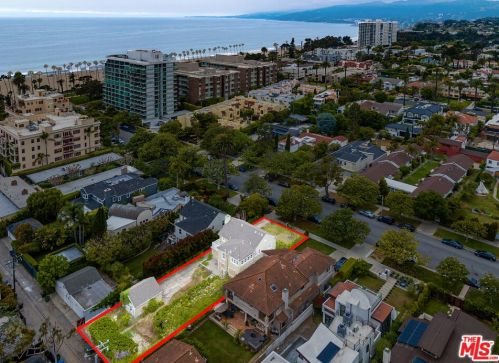 208 Alta Ave, Santa Monica CA  90402-2728 exterior