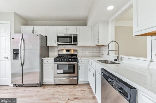 1873 Beegee Ct, Woodbridge, VA 22192-5624