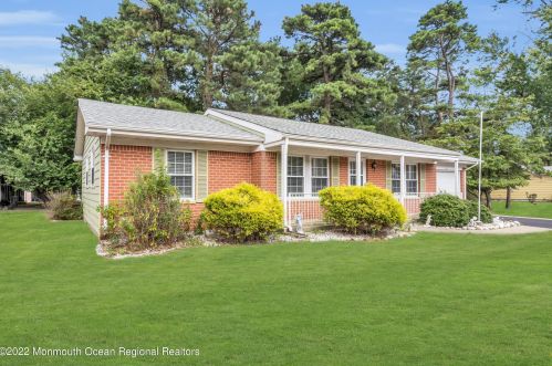 51 Franklin Ln, Lakehurst, NJ 08759-1842