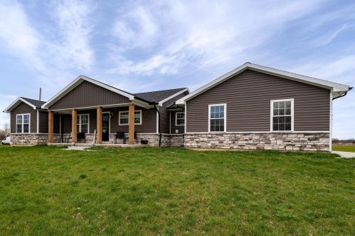 2536 Moorefield Rd, Springfield OH  45502-8209 exterior