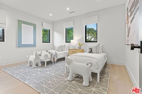 15754 Morrison St, Van Nuys CA  91436-1544 exterior