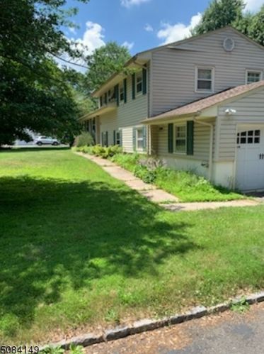 38 Greenwood Dr, Millington, NJ 07946-1720