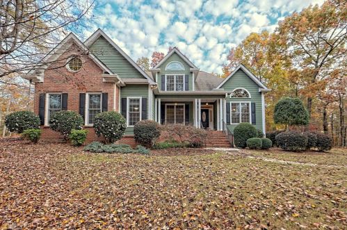 135 Fall Pippin Ct, Clarkesville, GA 30523-8407