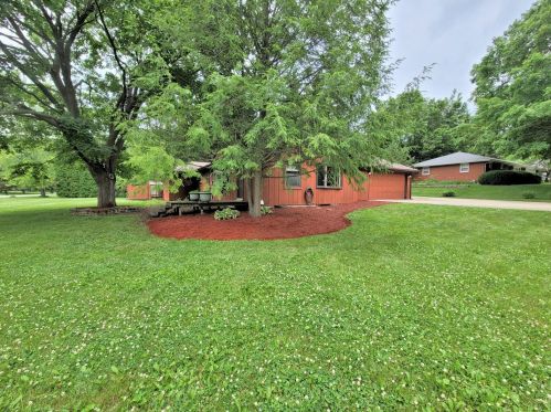 8478 Vicki Rd, Rockford, IL 61108-4553