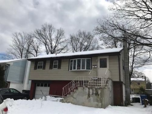 206 Louis Pl, Iselin, NJ 08830-1236