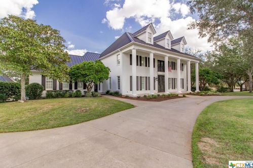 202 Creekridge Dr, Victoria, TX 77904-3328