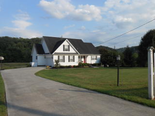 720 Bullrun Valley Dr, Heiskell, TN 37754-2107