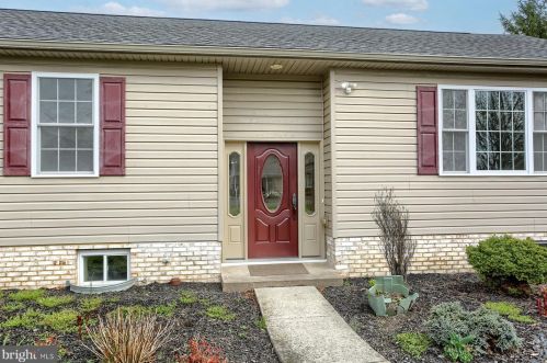 5878 Shope Pl, Harrisburg, PA 17109-5646