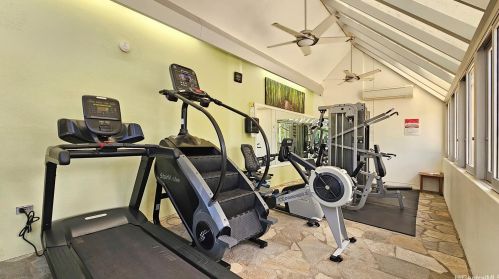 500 University Ave, Honolulu HI  96826-4904 exterior