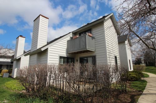 721 Wakefield Rd, Gurnee, IL 60031-3152