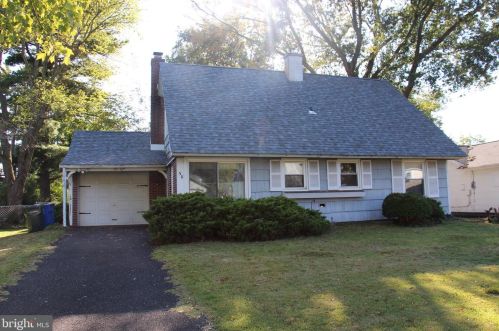 58 Bloomfield Ln, Willingboro, NJ 08046-1513