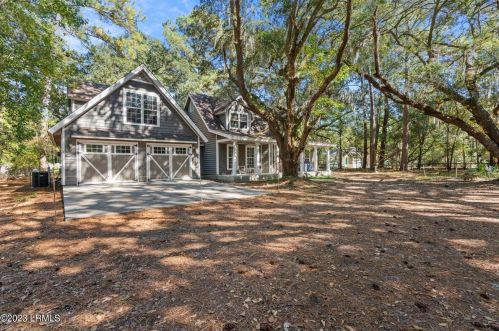 18 Grande Oaks Dr, Bluffton, SC 29910-5502