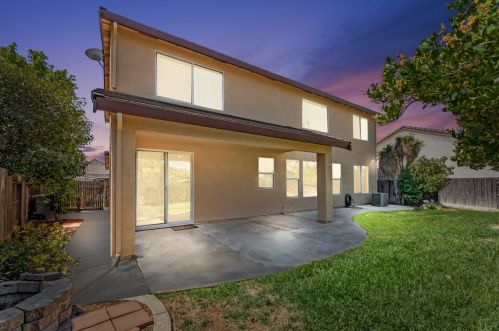 5215 Iris Spring Way, Elk Grove, CA 95757-3236