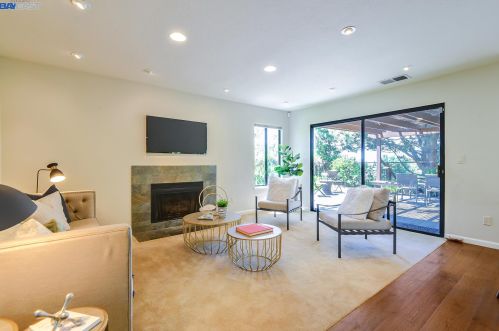 5900 Charter Oaks Dr, Hayward CA  94552-1678 exterior