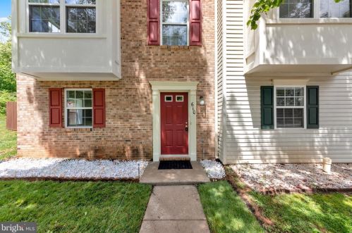 610 Kensington Dr, Fredericksburg, VA 22405-8714