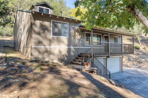 5825 Forest Lake Rd, Diamond Springs, CA 95619-9736