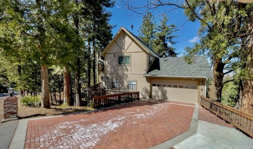 286 Fairway Dr, Lake Arrowhead, CA