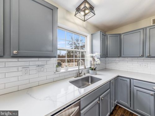 7172 Mchenry Ct, Remington, VA 22734-9473