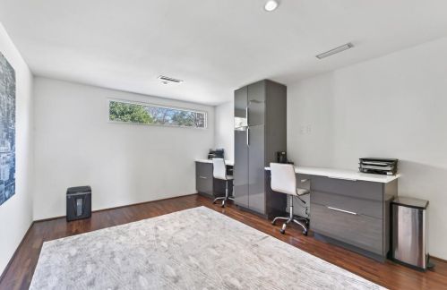 5890 Hilderbrand Dr, Atlanta GA  30328-5149 exterior