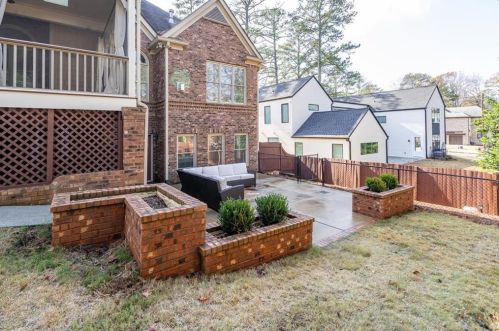 2212 Meadowvale Dr, Atlanta GA  30345-3543 exterior