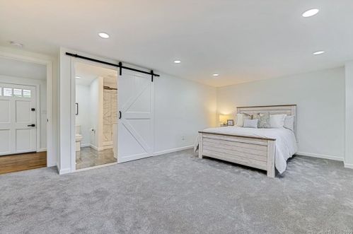1090 Avery St, Wapping CT  06074-2301 exterior