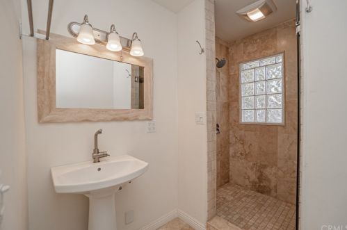 2863 Bridgeport Ave, Anaheim CA  92804-2047 exterior