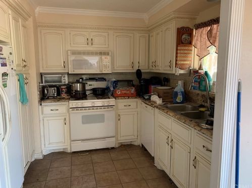 2964 Jamestown Dr, Riverside, CA 92504-4227