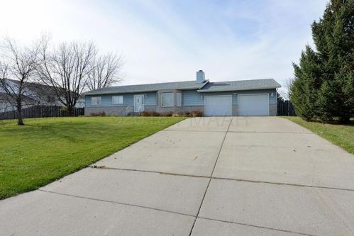1213 32nd Street Cir, Moorhead, MN 56560-3923