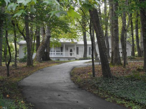 131 Laurel Park Dr, Cleveland, GA 30528-4649
