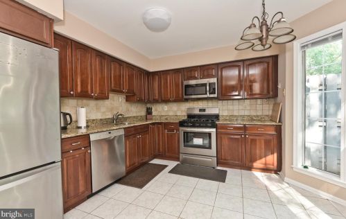 22 Aldgate Ct, Princeton, NJ 08540-7015