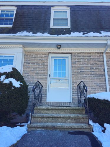 115 Fieldstone Dr, Londonderry NH  03053-2709 exterior