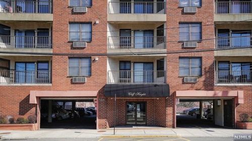 584 Anderson Ave, Cliffside Park, NJ 07010-1727