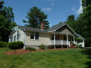 88 Hollis Rd, Hollis, NH 03049-6407