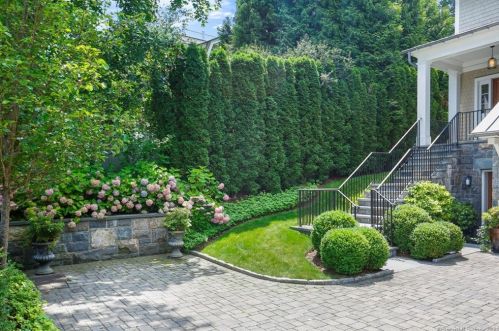 138 Havemeyer Pl, Greenwich CT  06830-6332 exterior