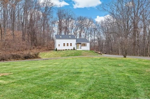 926 Moss Farms Rd, Cheshire CT  06410-3820 exterior