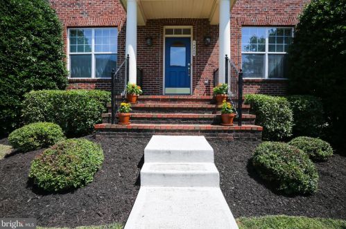 14200 Catbird Dr, Gainesville, VA 20155-5857