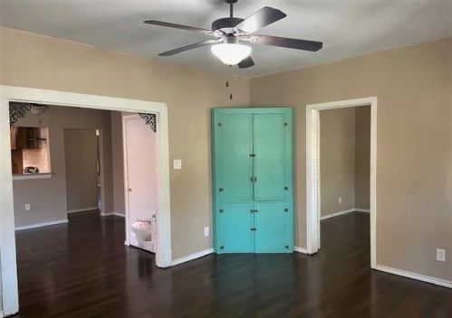 3221 Lipscomb St, Fort Worth TX  76110-4040 exterior