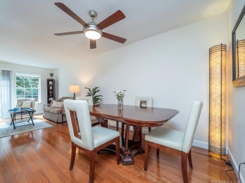 806 Foxboro Dr, Norwalk, CT 06851-1150
