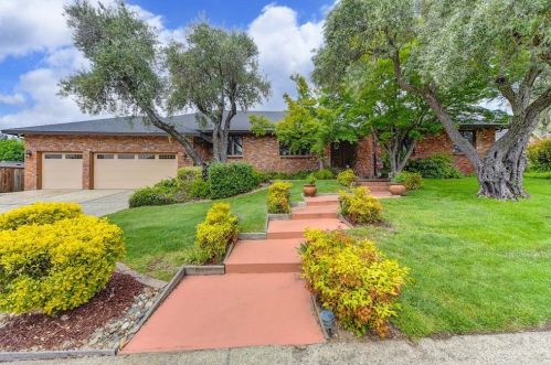 144 Berry Creek Dr, Folsom, CA 95630-1944