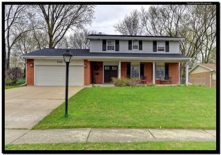 710 69th St, Oak Brook, IL 60561-3825