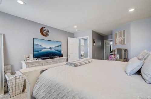 922 Willow Dr, Denver CO  80603-7761 exterior