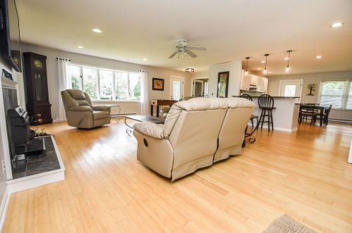 300 Park Dr, Nelson, IL 61021-8924
