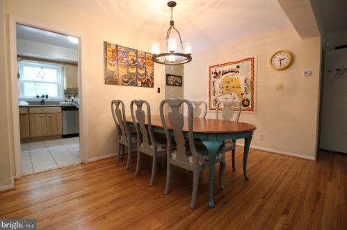 7676 Tiverton Dr, Springfield VA  22152-2018 exterior