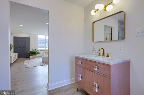 18 Walnut St, Lancaster PA  17602-4924 exterior