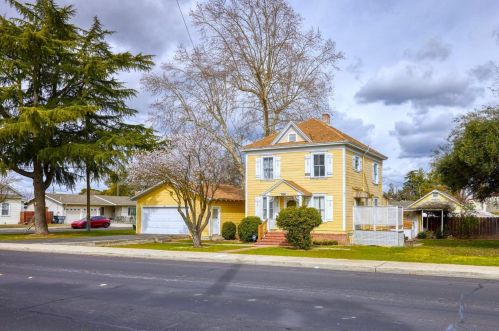634 Walnut St, Valley Home, CA 95361-2928